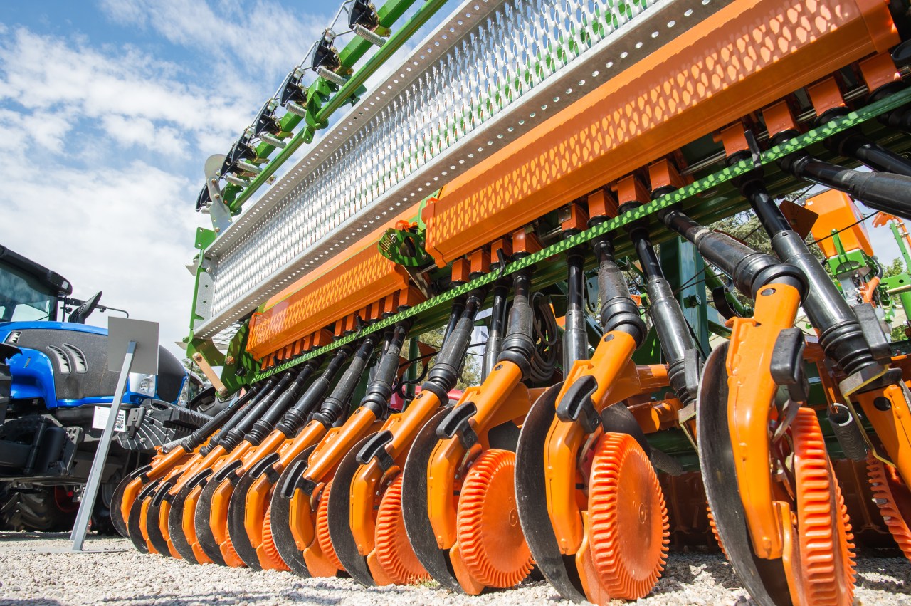Revolutionizing Agriculture: The Fusion of Mixed Reality and Machine Learning