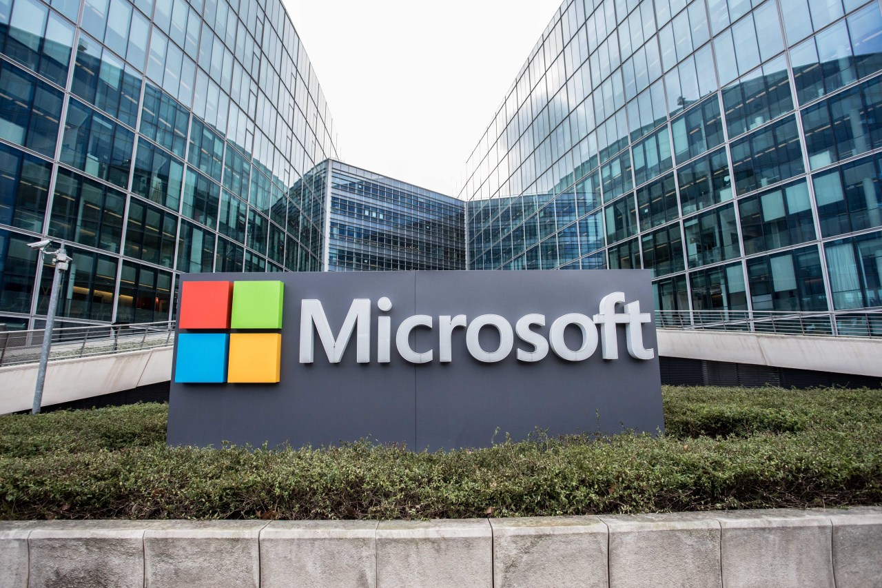 Breaking Language Barriers: The Evolution of Microsoft Translator’s Offline AI Capabilities