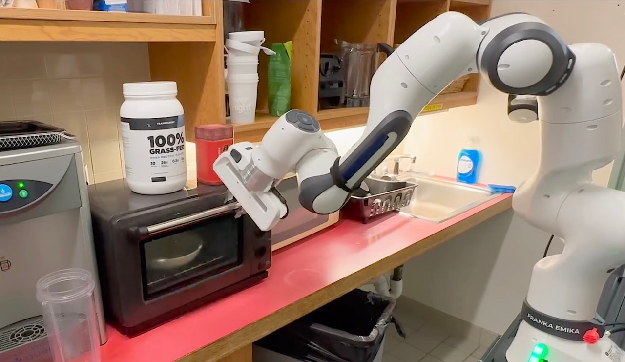 UTF-8utf-8Researchers20are20training20home20robots20in20simulations20based20on20iPhone20scans